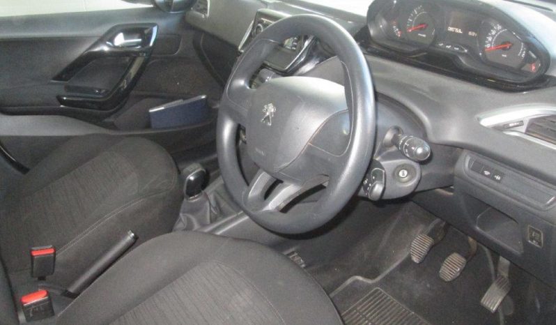 Used Peugeot 208 2015 full